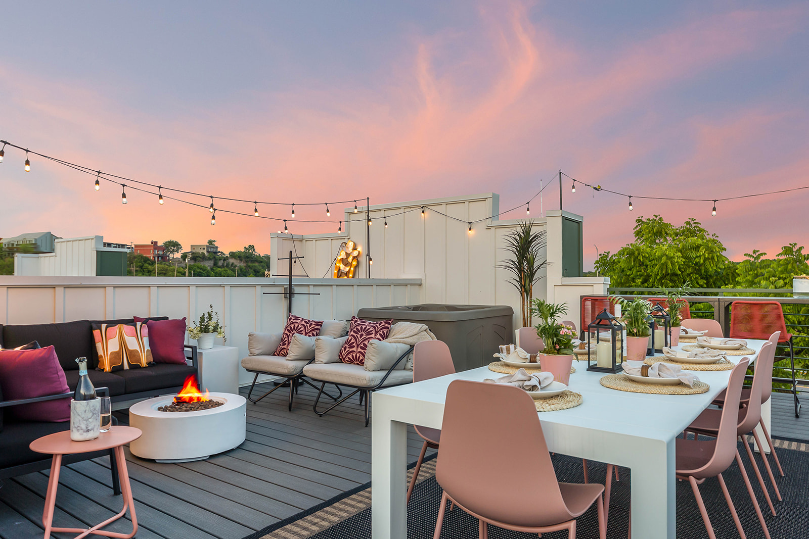 Exterior shot of Bourbon + Bubbles