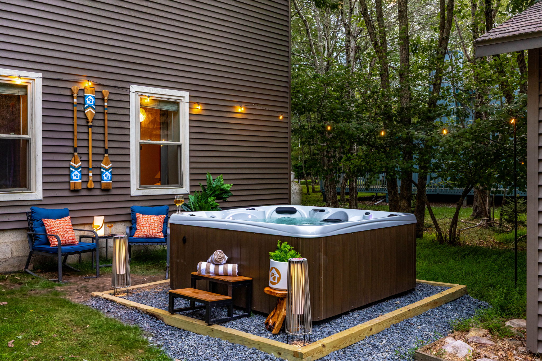 Exterior jacuzzi shot of Pocopop Cabin